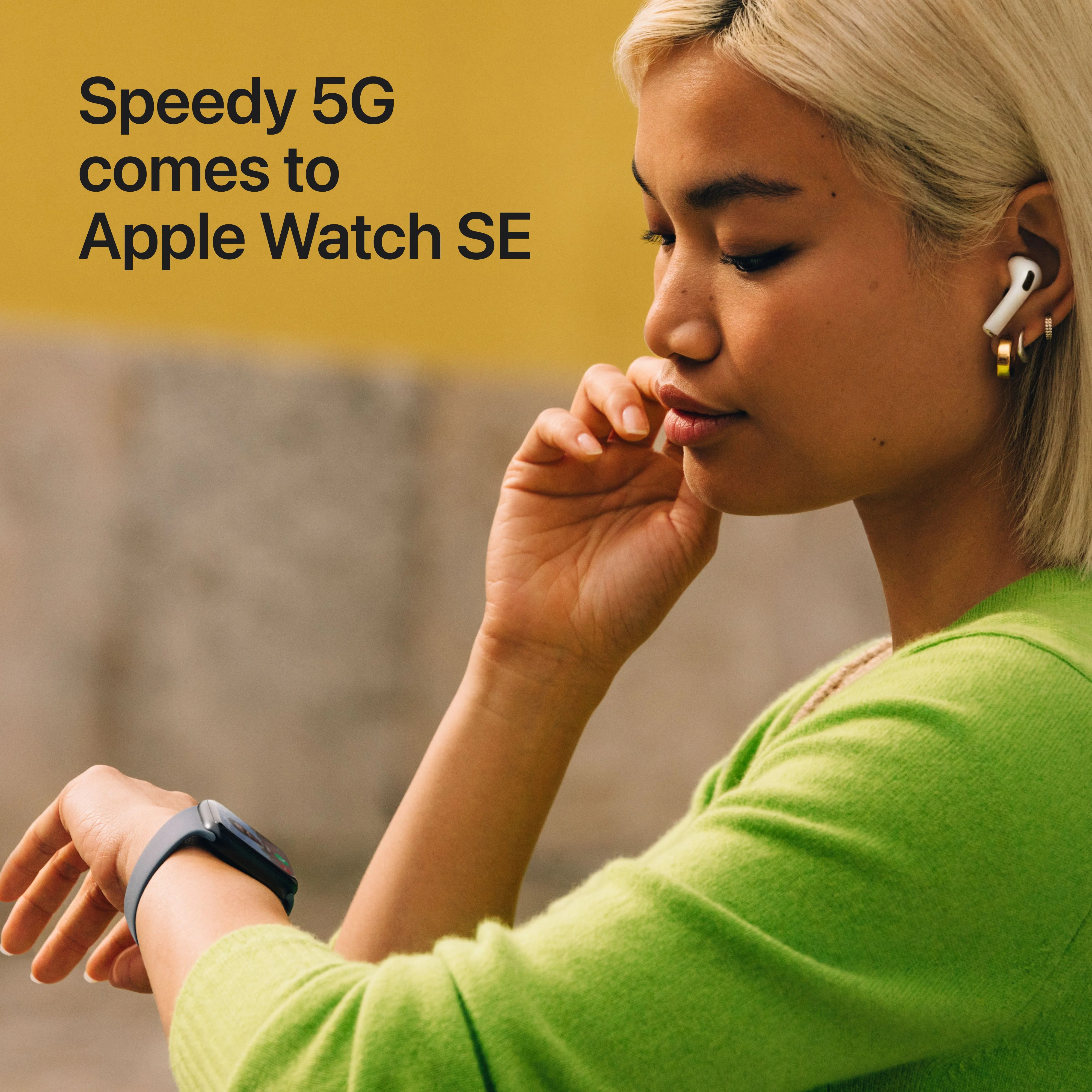 Apple Watch SE 3 GPS + Cellular 44mm Starlight Aluminium Case with Starlight Sport Band - S/M - Image 4
