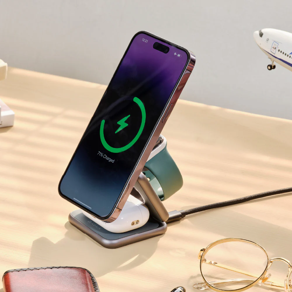 Adam Elements Mag 3 Magnetic 3-in-1 Foldable Travel Charging Station - Image 12