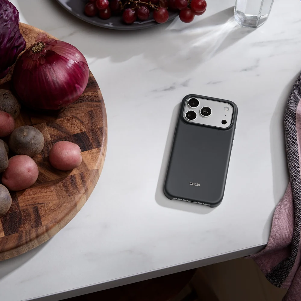 Beats Case with MagSafe and Camera Control for iPhone 17 Pro - Granite Gray - Image 2