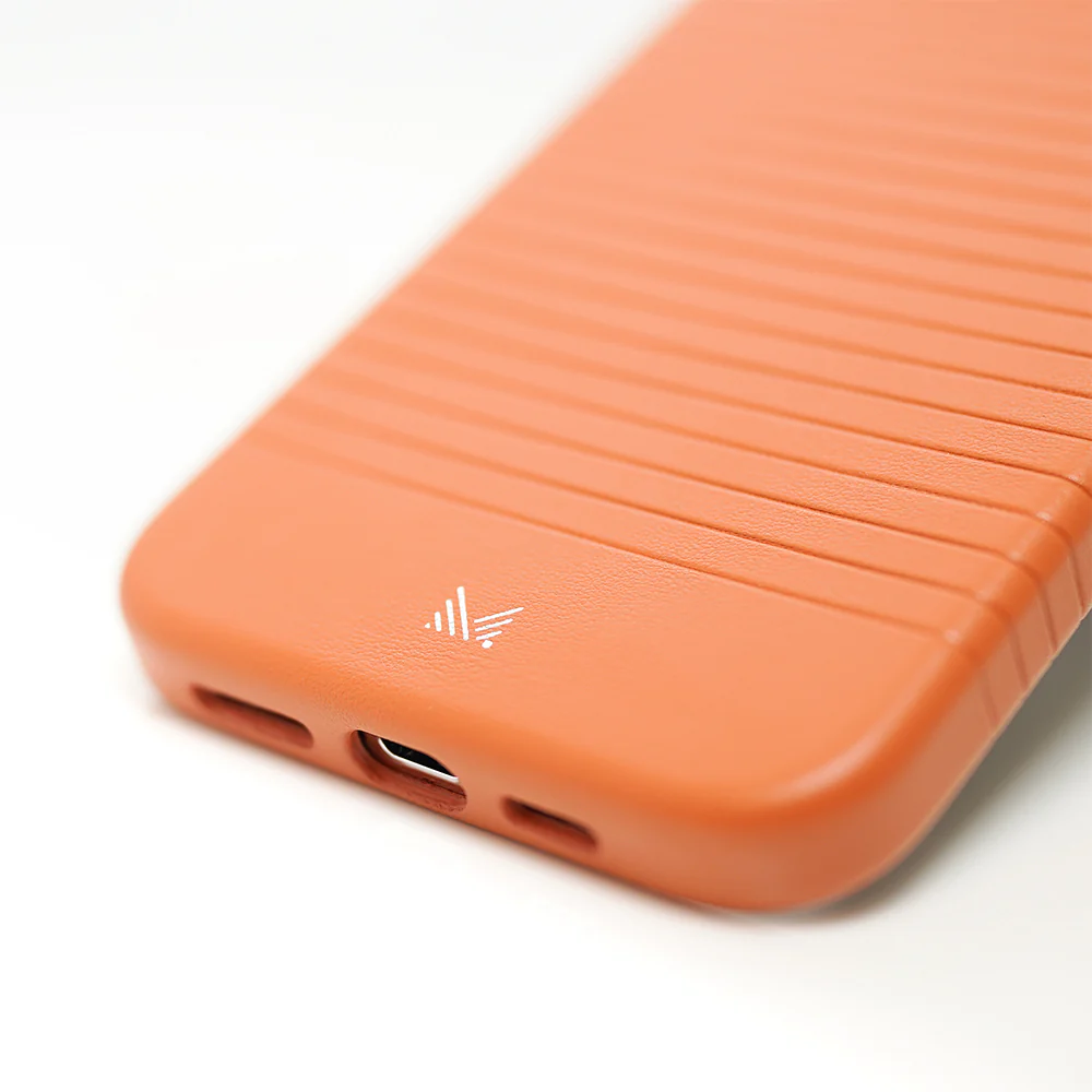 Monocozzi LUCID Refined | Magsafe Protective Case for iPhone 15 Pro - English Tan - Image 3