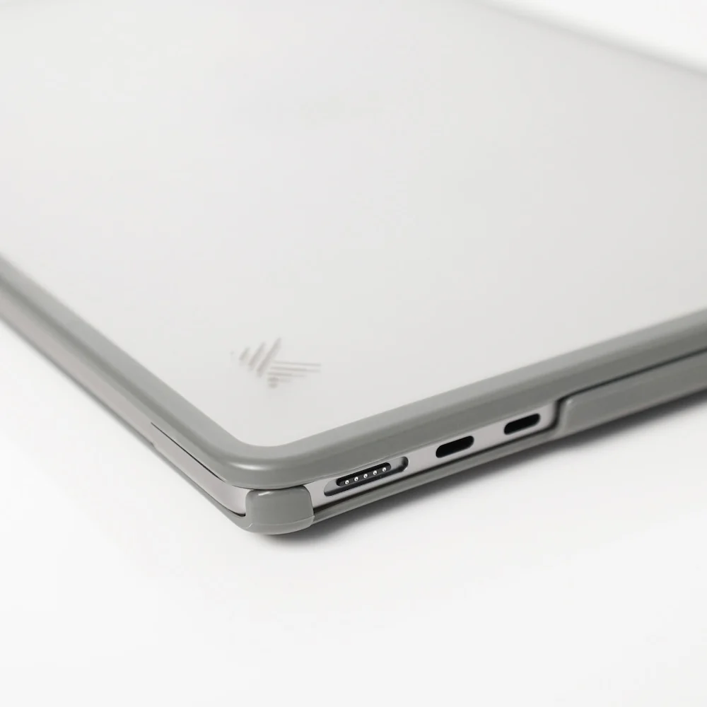 Monocozzi LUCID Clear Case for MacBook Air 13-inch M2/M3/M4/M5 - Charcoal - Image 4